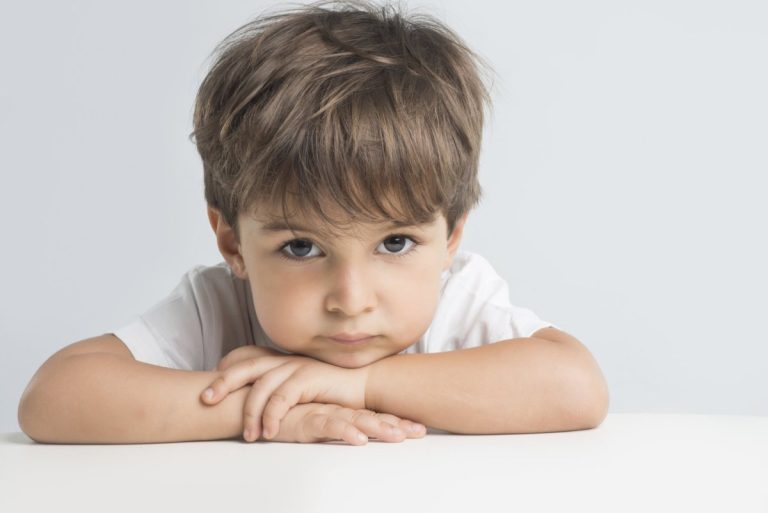 الولد في منام