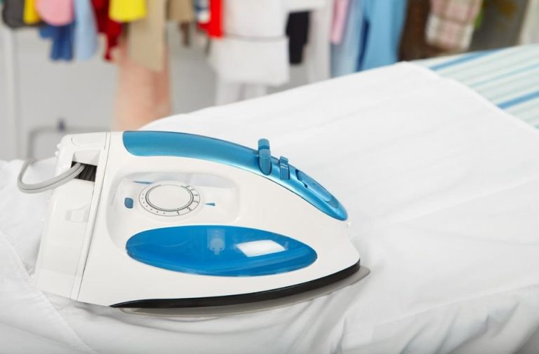 المكواة في المنام للعزباء