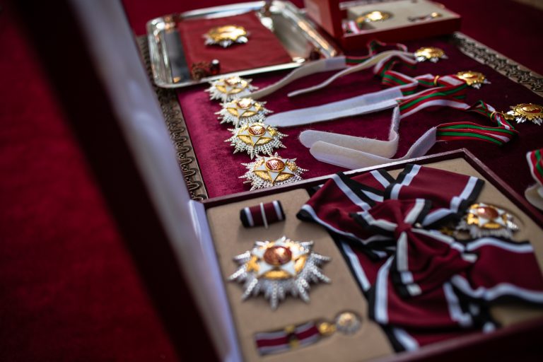 الوسام في المنام