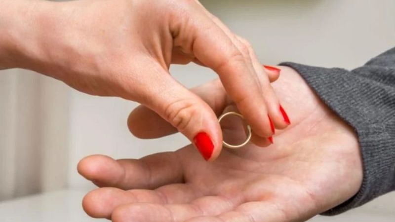 تفسير حلم طلاق اختي وزواجها من آخر في المنام لابن سيرين