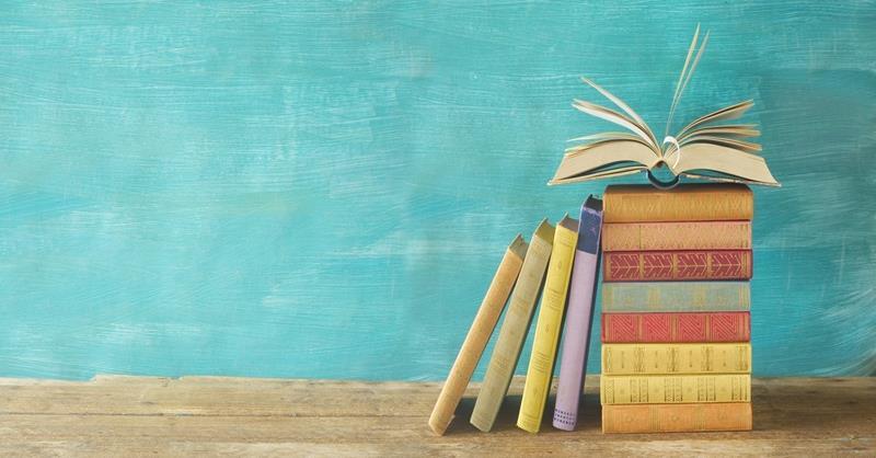 تفسير حلم شخص يعطيني كتاب للعزباء في المنام لابن سيرين
